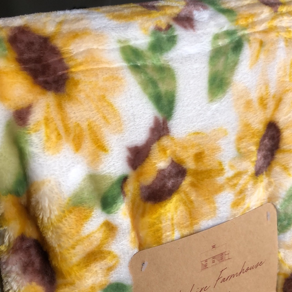 🆕Berkshire Sunflower Throw - Picture 12 of 13